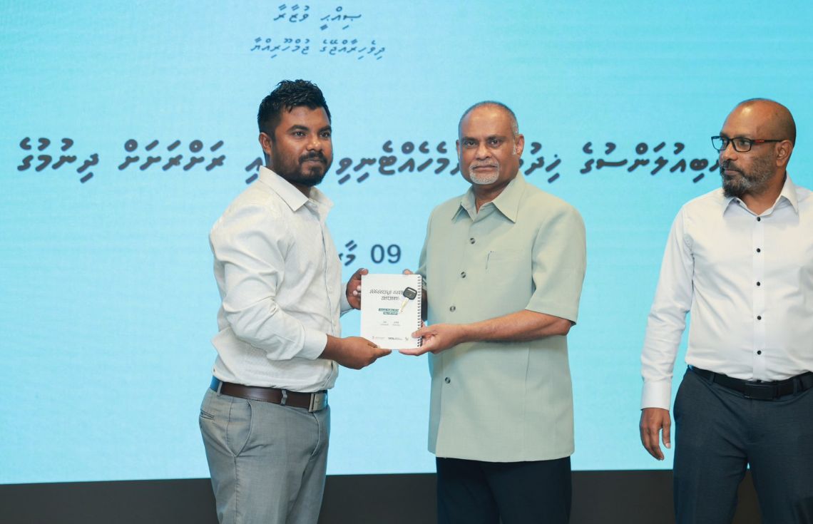 އަތޮޅުތެރޭގެ 14 ރަށަކަށް  އެމްބިއުލާންސް ހަވާލުކޮށްފި