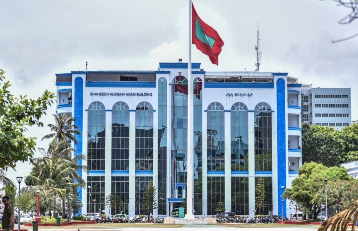 ފުލުހަކަށް ހަމަލާދީ އަނިޔާކުރި މައްސަލައެއް ފުލުހުން ބަލަން ފަށައިފި