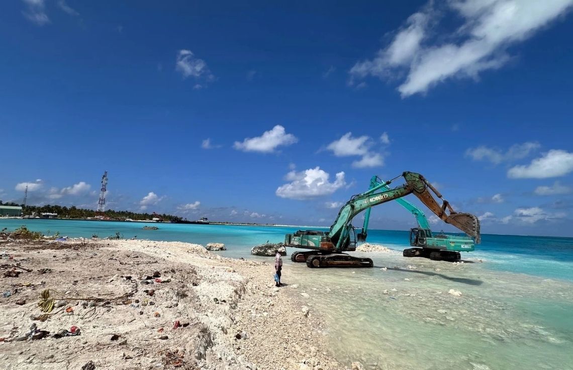 ފ. ނިލަންދޫ ދަޅުމަސް ބަންދުކުރާ ކާރުޚާނާއަށް ބޭނުންވާ ބިން ހިއްކުމާއި ބަނދަރު ހެދުމުގެ ޢަމަލީ މަސައްކަތް ފަށައިފި