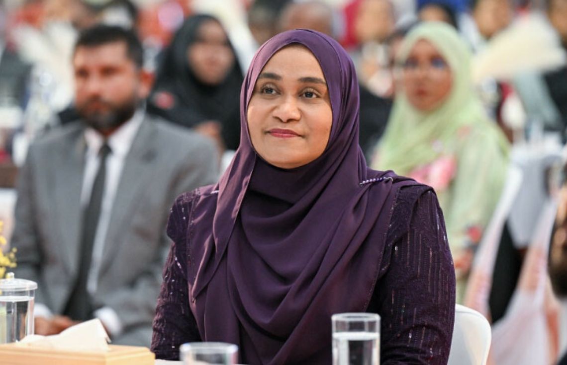 ވަޒީފާއާ ބެހޭ ޤާނޫނަށް ގެނައި އިޞްލާޙަށް މެޑަމް ސާޖިދާގެ ހޫނު މަރުޙަބާއެއް!