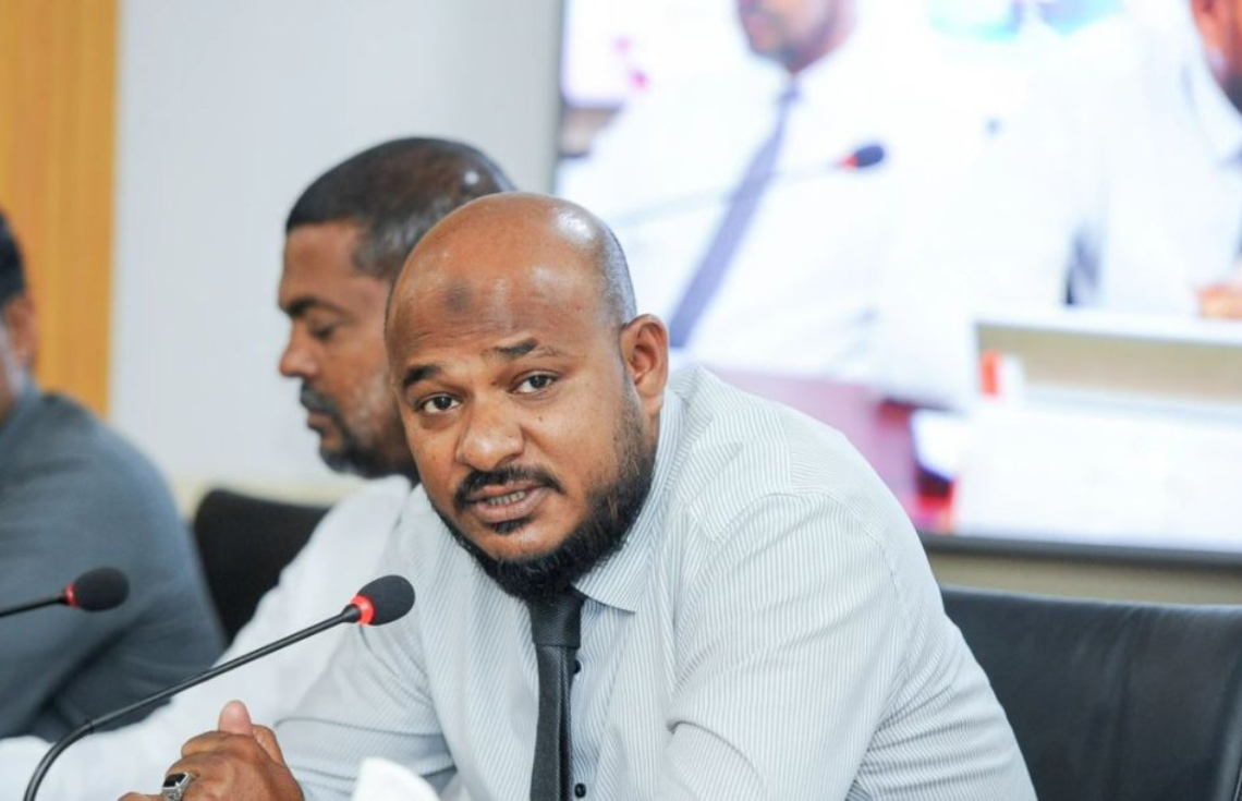 އެމްޑީޕީ މެޖޯރިޓީ އޮތް މުރައިދޫ ކައުންސިލުން ފުޓްސަލް ދަނޑުގެ މަސައްކަތް ލަސްކުރީ ރޭވުމެއްގެ ތެރެއިން: ޝުޖާއު