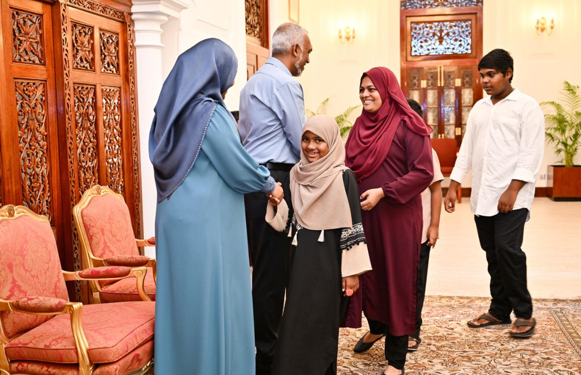 ރައީސްގެ ދެކަނބަލުން ޢީދު ސަލާމް ކުރެއްވެވުން މާދަމާ އޮންނާނެ