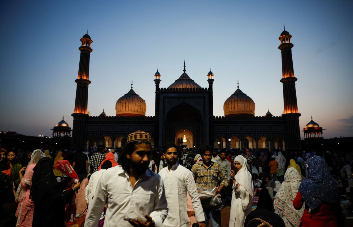 ރަމަޟާން މަސް އަހަރެމެންނަށް އަލްވަދާޢު ކިޔަނީ