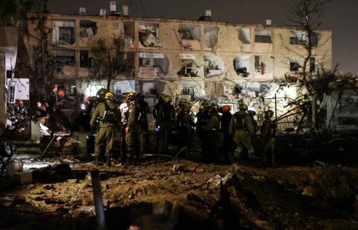 އިސްރާއިލްގެ ނިއުކްލިއާ މަރުކަޒު ހުންނަ ސަރަހައްދަށް އީރާނުން މިސައިލް ހަމަލާތަކެއް ދީ 180 މީހުން ޒަހަމްވެއްޖެ