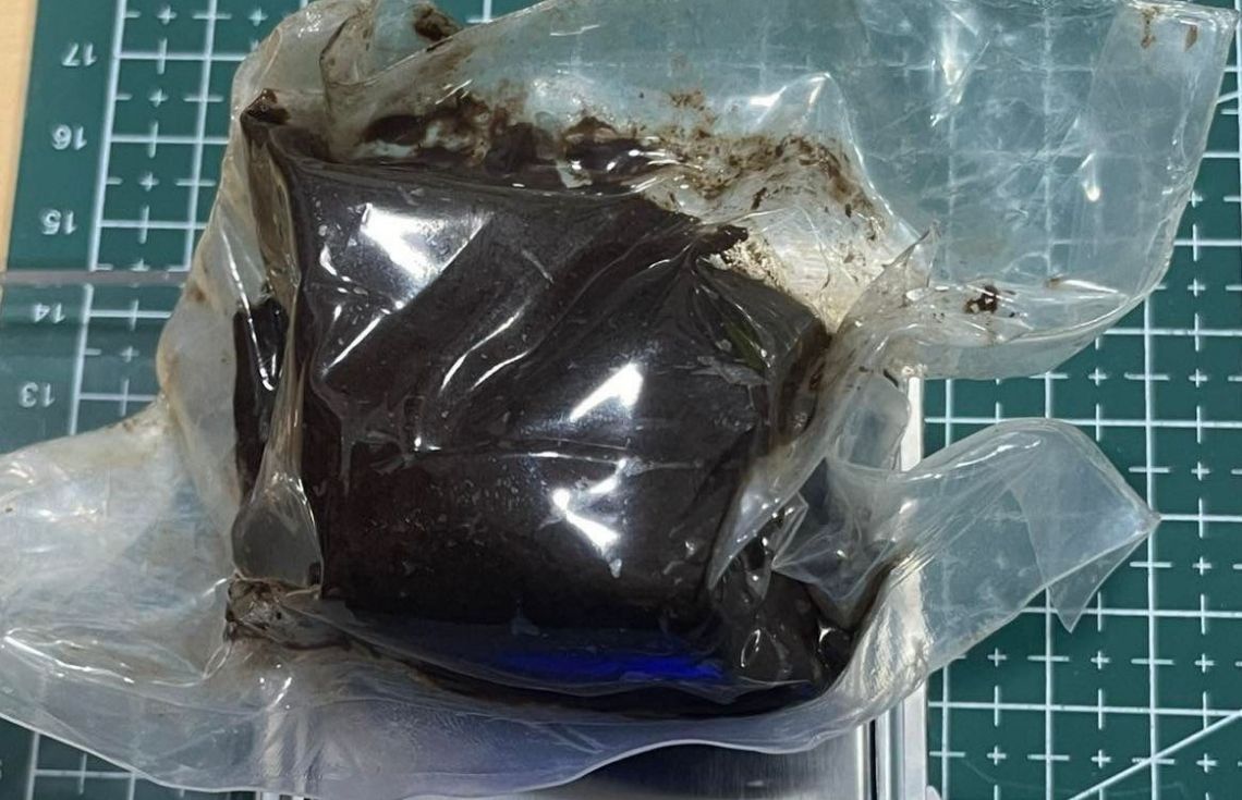 ތިމަރަފުށީގައި ހިންގި އޮޕަރޭޝަނެއްގައި މަސްތުވާތަކެތި ހޯދައި ފުލުހުންގެ ބެލުމުގެ ދަށަށް ގެނެސްފި