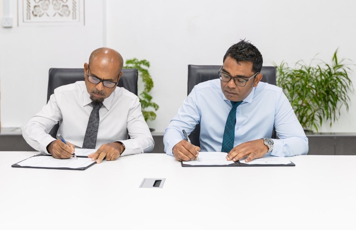 އއ. ހިމަންދޫ އަދި ރ. ހުޅުދުއްފާރުގެ މަގުތައް ޒަމާނީ ފެންވަރަށް ތަރައްޤީކުރުމުގެ މަޝްރޫޢުގެ ދެވަނަ ފިޔަވަހީގެ މަސައްކަތްތައް އާރުޑީސީއަށް