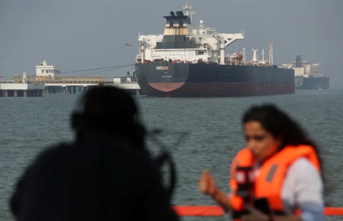 އިންޑިއާއިން ތެލުގެ ޓެކްސް ކުޑަކޮށްފި، ލޮކްޑައުން ކުރަން އުޅޭކަމުގެ ވާހަކަތައް ދޮގުކޮށްފި