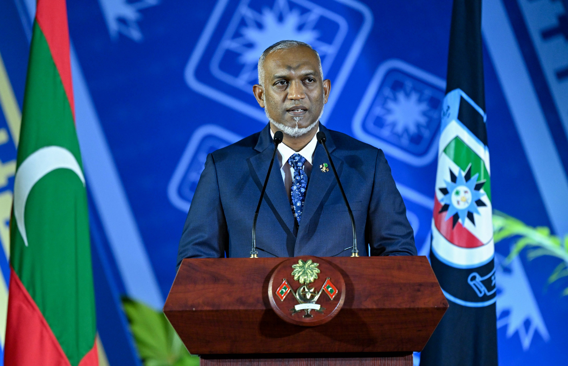 އަމާޒަކީ މި ޤައުމު އަމާން ތަނެއްގެ ގޮތުގައި ކަށަވަރުކޮށްދޭނެ ޤާބިލް ބައެއްގެ ގޮތުގައި ފުލުހުން ދެމިތިބުން: ރައީސް