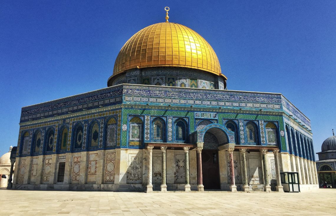 އަޤްޞާ މިސްކިތާއި ދީނީ މުޤައްދަސް ތަންތަނަށް އިޒްރޭލުން ހުރަސްއަޅާތީ އިސްލާމީ ޤައުމުތަކުން ހަރުކަށި އިބާރާތުން ކުށްވެރިކޮށްފި