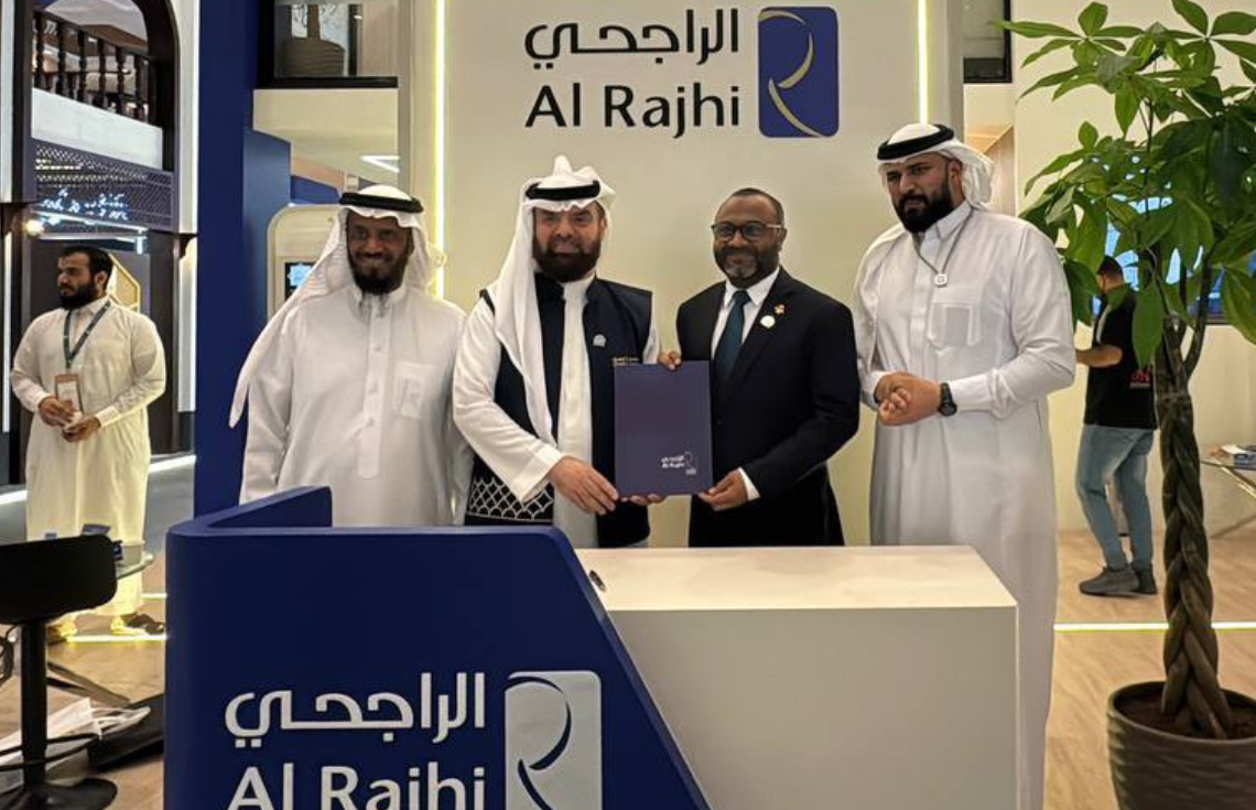 ހުޅުމާލެ ގްރޭންޑް މިސްކިތަށް ފައިނޭންސް ކުރުމުގެ އެއްބަސްވުމުގައި މަދީނާގެ ކުންފުންޏަކާއެކު ސޮއިކޮށްފި