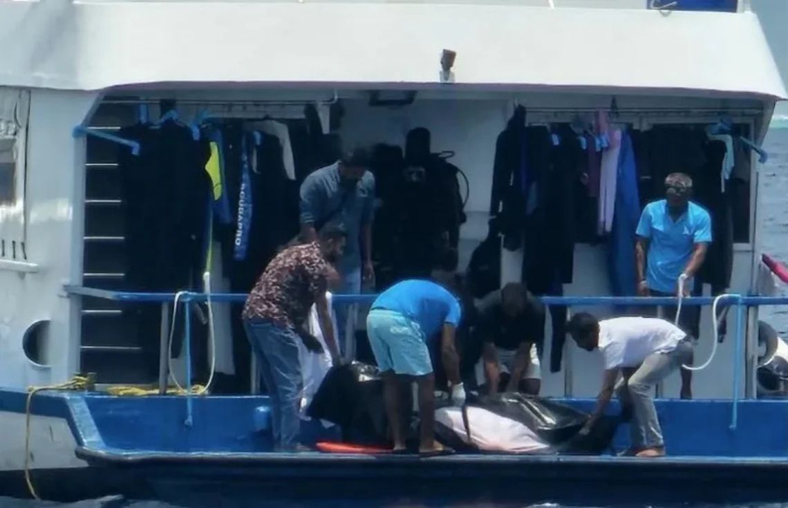 ޑައިވިންގ ދޯންޏެއްގެ ބުރަފަތީގައި ޖެހި ފަތުރުވެރިއަކު މަރުވެއްޖެ