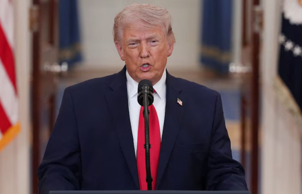 އީރާނަށް "ވަރަށް ވަރުގަދަ" ހަމަލާތަކެއް ދީ، އެ ޤައުމު "އިހު ޒަމާނަށް" ފޮނުވާލާނަން : ޓްރަމްޕް