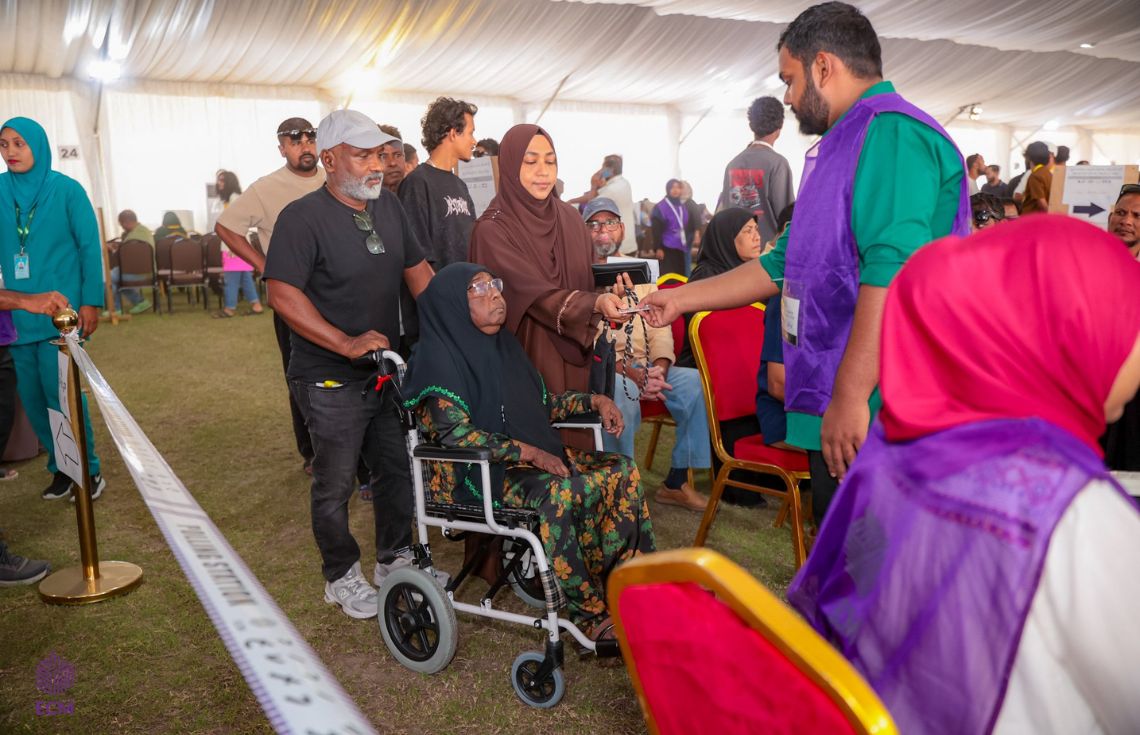 ވޯޓު ލުމުގެ ވަގުތު 17:00 އަށް އިތުރުކޮށްފި