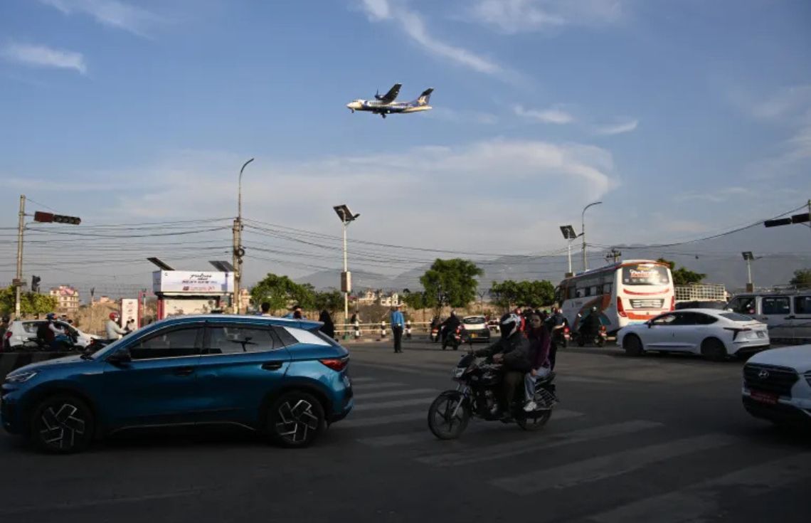 ތެލުގެ ދަތިކަމާ ހުރެ ނޭޕާލްގެ ހަފްތާ ބަންދު ދިގުކޮށްފި