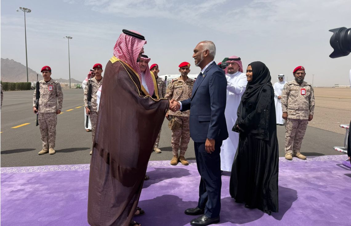 ރައީސުލްޖުމްހޫރިއްޔާގެ ދެކަނބަލުން ސައުދީ އަރަބިއްޔާއަށް ވަޑައިގެންފި