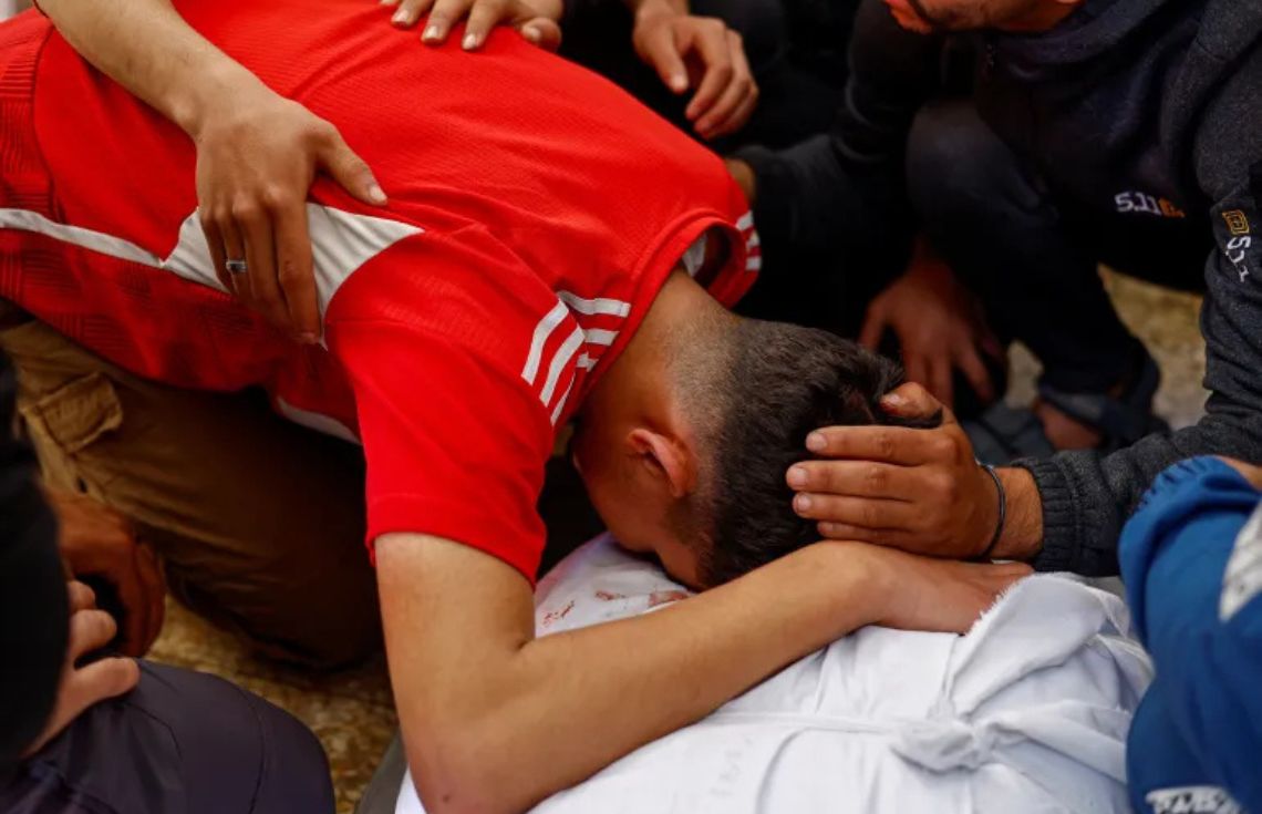 ޣައްޒާގެ ދެކުނުގައި އިސްރާއީލުން ދިން ހަމަލާއެއްގައި ޑަބްލިއުއެޗްއޯގެ މުވައްޒަފަކު މަރުވެއްޖެ