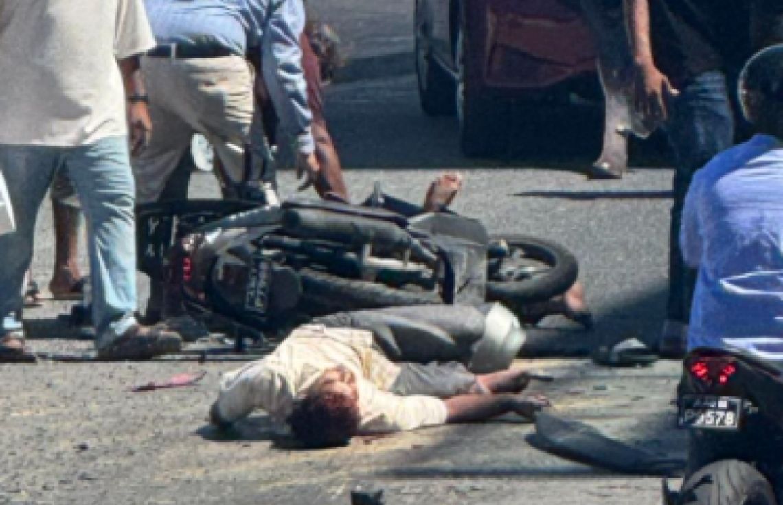 މާލޭގައި ކާރަކާއި ސައިކަލެއް ޖެހި ނުރައްކާތެރި އެކްސިޑެންޓެއް ހިނގައި ޒުވާނަކަށް ސީރިއަސް އަނިޔާތަކެއް ލިބިއްޖެ