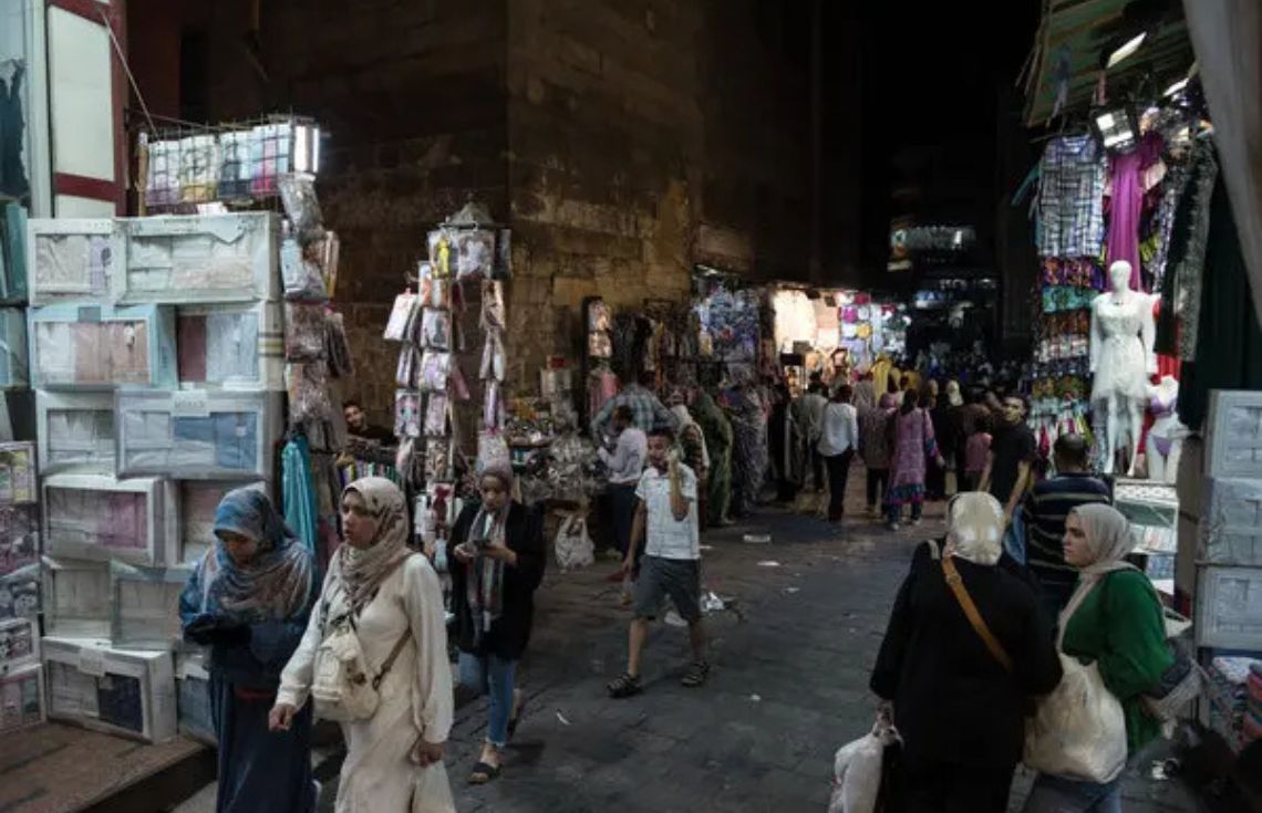 ހަކަތައިގެ ދަތިކަމާ ގުޅިގެން މިޞްރުގެ ފިހާރަތައް ރޭގަނޑު 9 ޖަހާއިރު ބަންދުކުރަން ނިންމައިފި