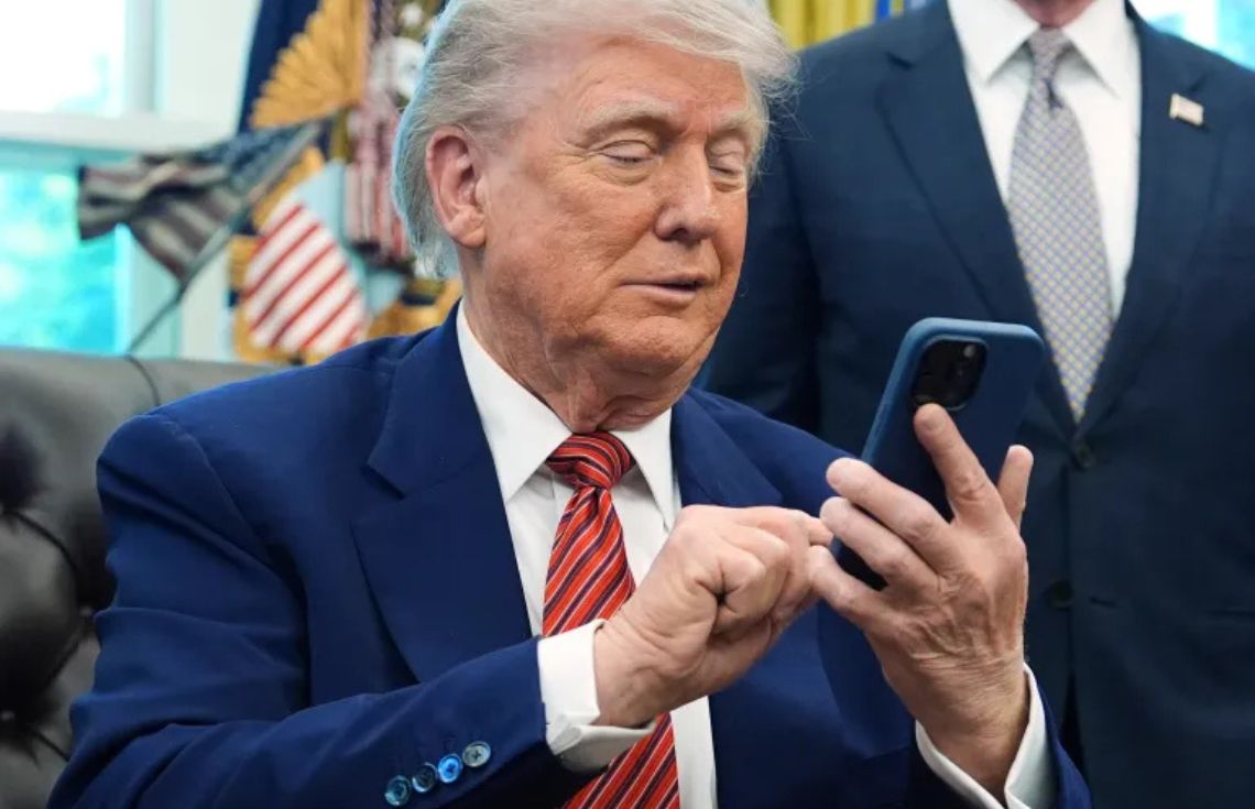 ޓްރަމްޕްގެ އިންޒާރުތަކަށް އިރާނުގެ އެމްބަސީތަކުން މަލާމާތާއި ޖޯކުން ރައްދުދީފި