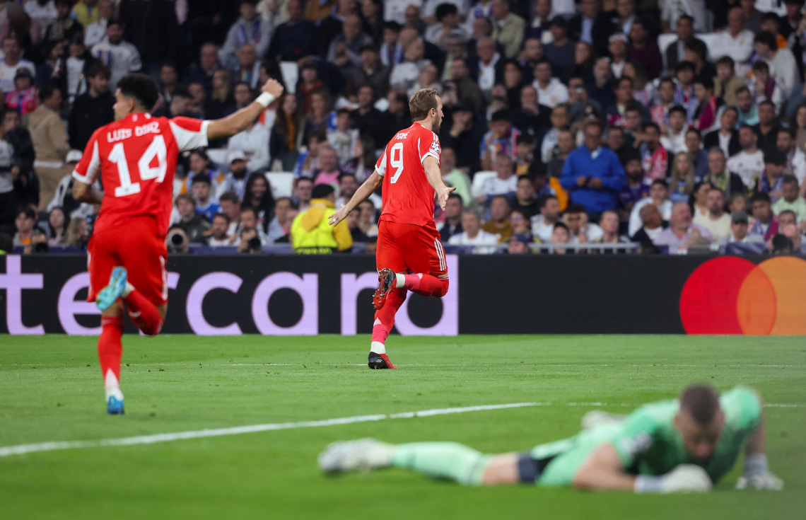 ޗެމްޕިއަންސް ލީގު: 25 އަހަރަށް ފަހު ބެޔާންއިން ރެއާލްގެ ދަނޑުގައި އެ ޓީމު ބަލިކޮށްފި