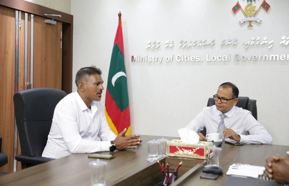 ރައީސުލްޖުމްހޫރިއްޔާ އަދި ސަރުކާރަށް ބޭނުންވާ ފުރިހަމަ އެއްބާރުލުން ދޭނަން: ތިނަދޫ ސިޓީގެ މޭޔަރ