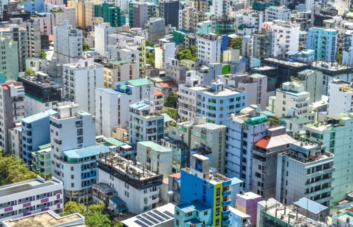 އިމާރާތެއްގެ 10ވަނަ ފަންގިފިލާއިން މީހަކު ވެއްޓިއްޖެ