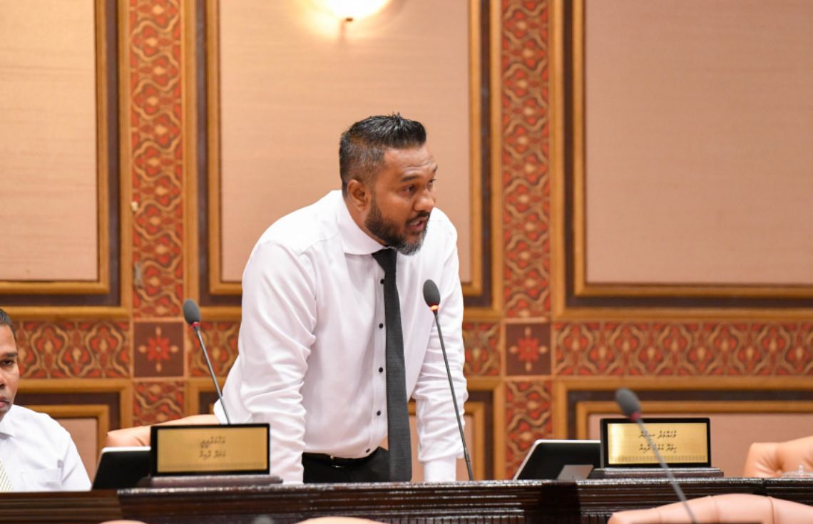 ރައްޔިތުންގެ މަޖިލީހުގެ ހިތަދޫ އުތުރު ދާއިރާގެ މެމްބަރު ސިނާންގެ ގޮނޑި ގެއްލިއްޖެ