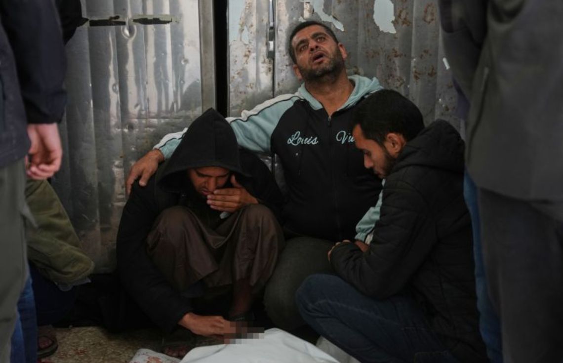 ޣައްޒާގެ މެދުތެރޭގައި ހުރި ފުލުހުންގެ މަރުކަޒަކަށް އިސްރާއީލުން ހަމަލާދީ ހަތަރު މީހުން ޝަހީދުކޮށްލައިފި