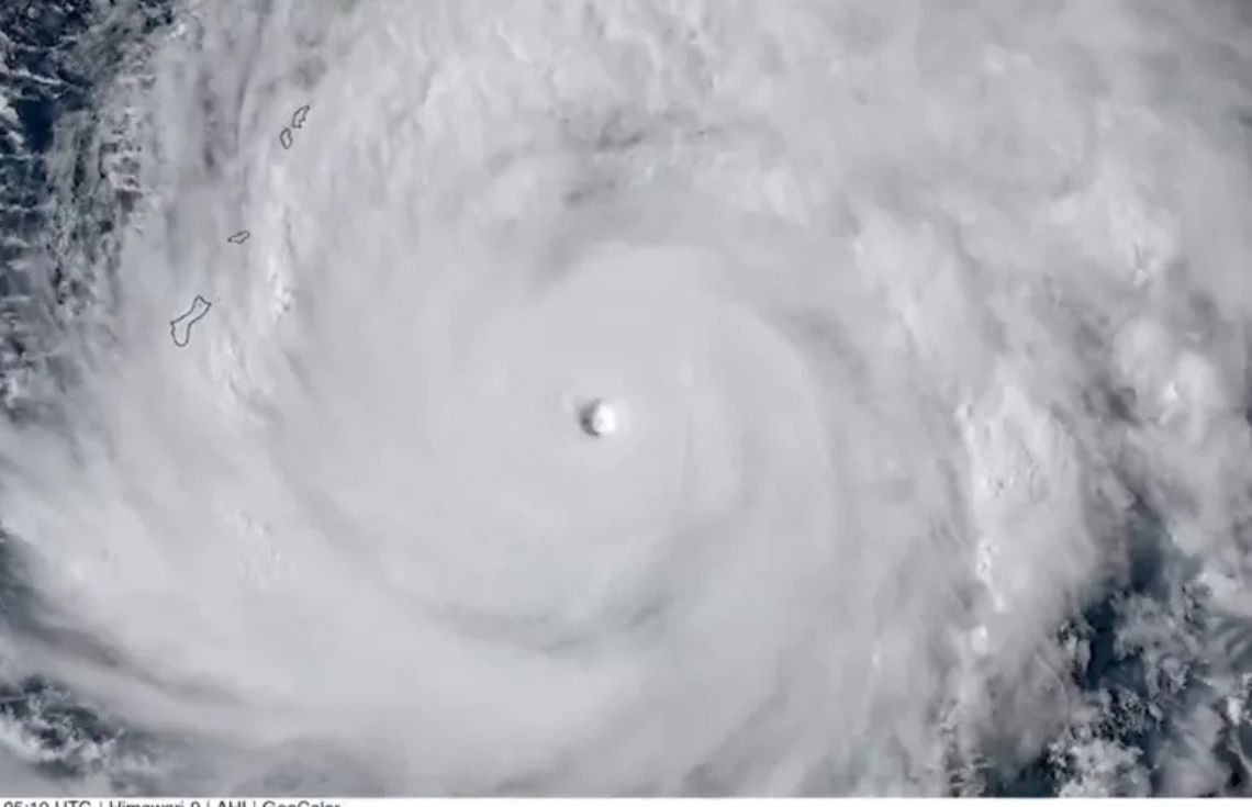 ސުޕަރ ޓައިފޫން ސިންލަކޫ ނޮދަން މަރިއާނާ އައިލެންޑްސް އަދި ގުއާމަށް އަރަނީ