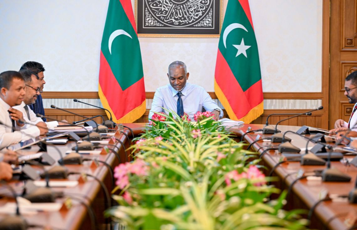 ކެބިނެޓްގެ ގިނަ ވަޒީރުން ތަކެއް އިސްތިޢުފާ ދެއްވައިފި