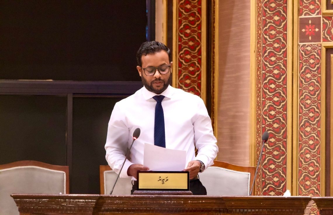 ގުޅީފަޅުގެ ފެނާއި ނަރުދަމާގެ މަސައްކަތާއި މަގު ހެދުމުގެ މަސައްކަތް ލަސްތަކެއް ނުވެ ފެށޭނެ: ވަޒީރު މުއްޠަލިބް