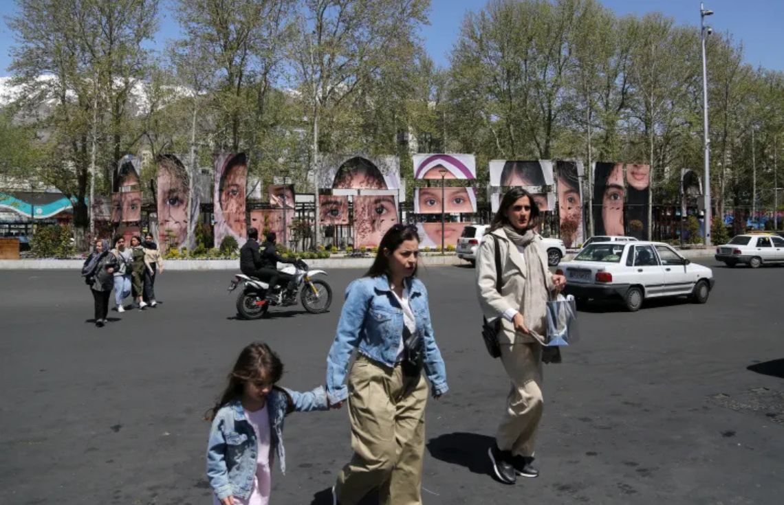 ހަނގުރާމައިގައި ލިބުނު 270 ބިލިއަން ޑޮލަރުގެ ގެއްލުމުގެ ބަދަލު ދޭންޖެހޭނެ ކަމަށް އީރާނުން ބުނެފި