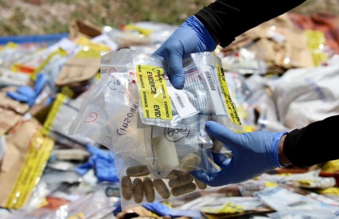 ރާއްޖެއަށް 2 ކިލޯގެ މަސްތުވާތަކެތި އެތެރެކުރަން އުޅުނު އިންޑިއާގެ ދެމަފިރިއަކު ހައްޔަރުކޮށްފި