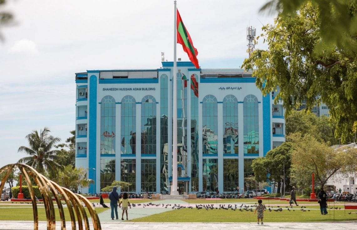 ކުޑަ ކުއްޖަކު ގަހެއްގައި ބަނދެ، އަނިޔާދިން މައްސަލައެއް ފުލުހުން ބަލަން ފަށައިފި