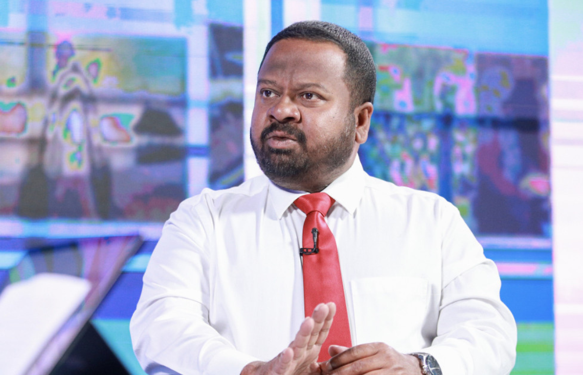 ސަރުކާރުން ވަކި އަދަދަކަށް ސިޔާސީ މުވައްޒަފުން ވަކިކުރާކަށް ނޫޅޭ، ބަލަމުންދަނީ ޒިންމާ އަދާކުރެވޭތޯ: ތަރުޖަމާނު