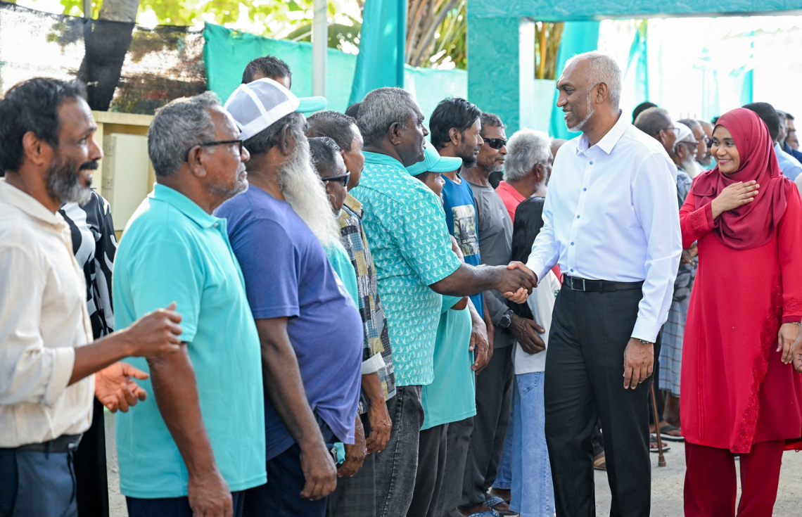 ރައީސުލްޖުމްހޫރިއްޔާ އއ. ރަސްދޫގެ ރައްޔިތުންނާ ބައްދަލުކުރެއްވުން