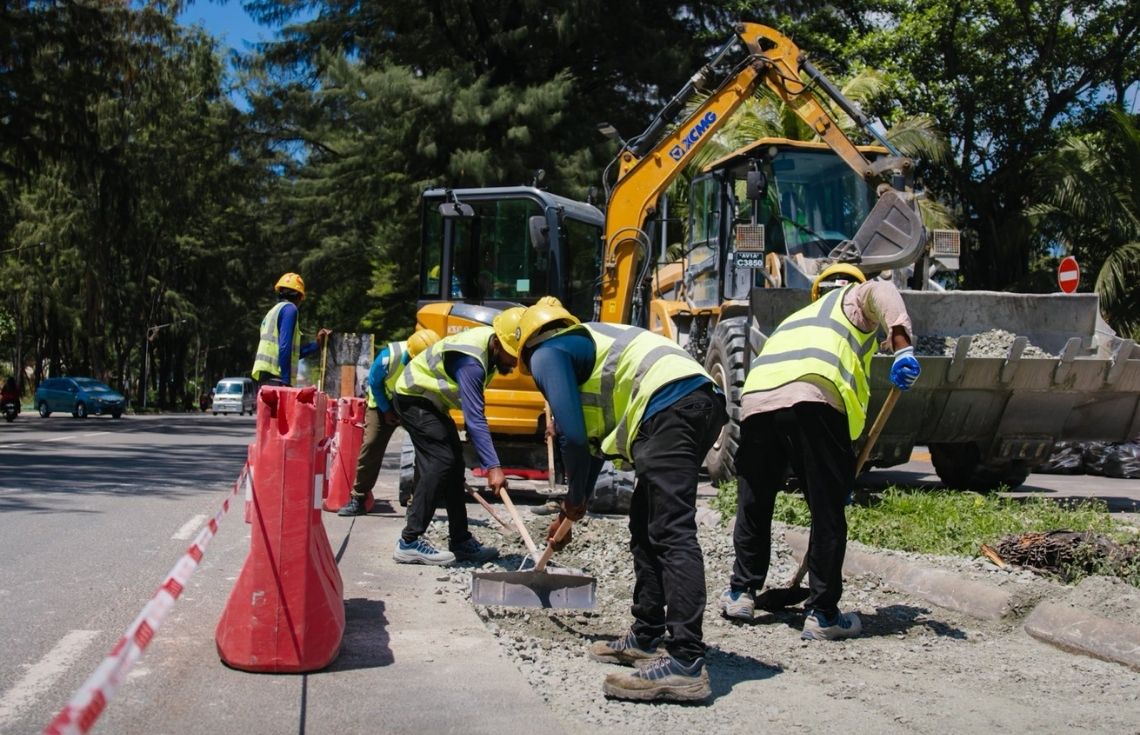 ހުޅުމާލޭ ފިތުރޯނު މަގު މަރާމާތުކުރުމުގެ ޢަމަލީ މަސައްކަތް އެޗްޑީސީން ފަށައިފި