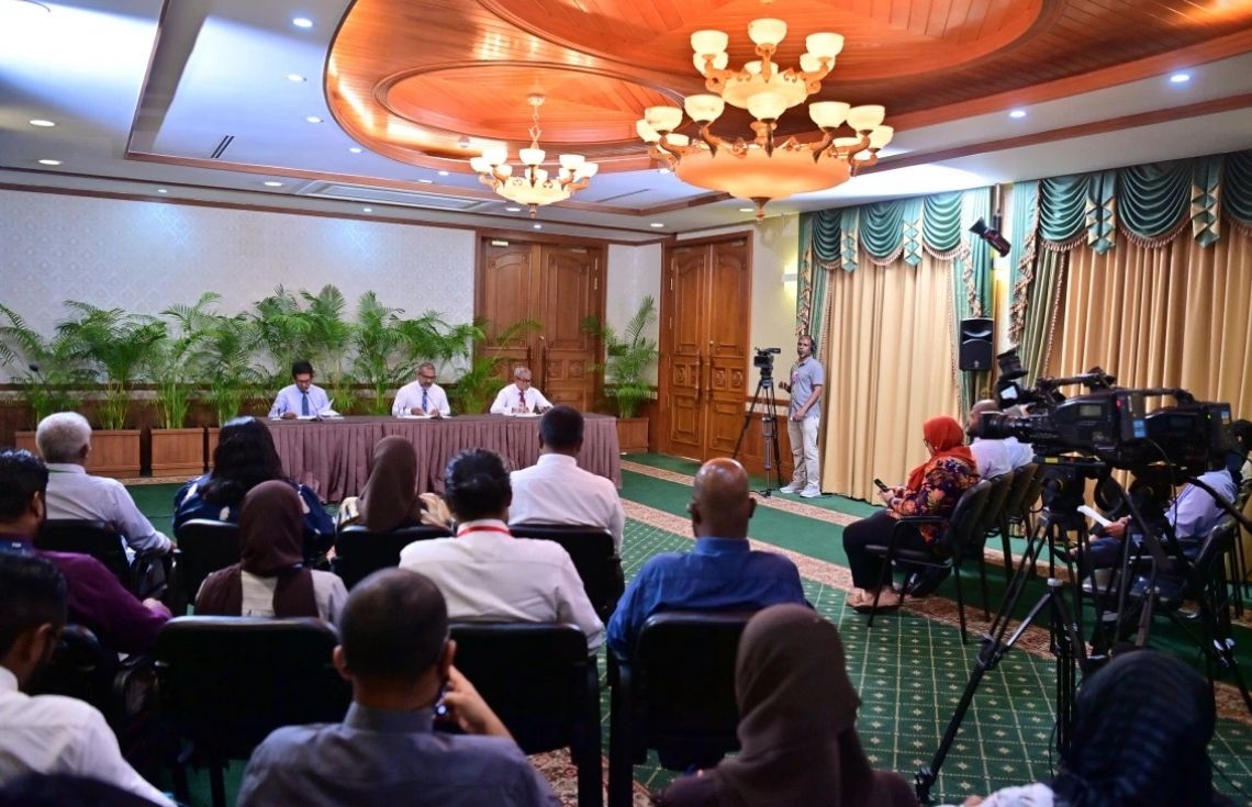 މެދުއިރުމަތީގެ ހަނގުރާމައާއި ގުޅިގެން ވަޒީރުންގެ ކޮމެޓީން ބާއްވާ ނޫސްވެރިންގެ ބައްދަލުވުން