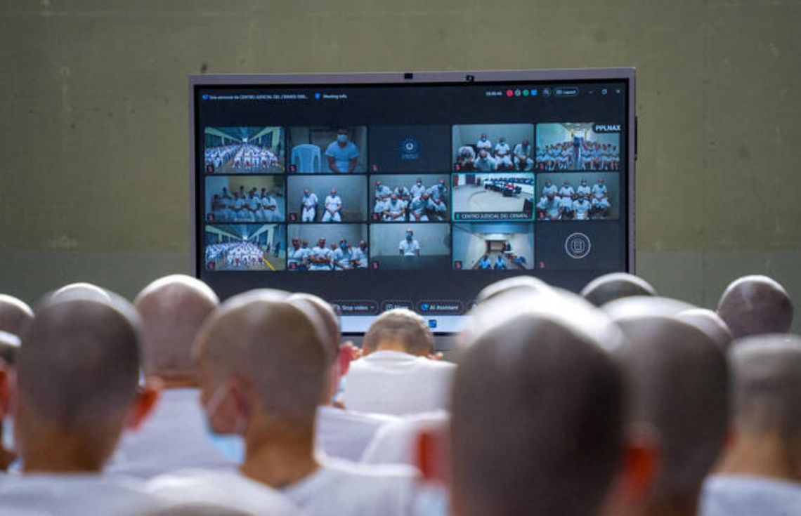 އެލް ސަލްވަޑޯރުގެ ގޭންގުގެ 500 އެއްހާ މީހުންގެ ބޮޑު ޝަރީއަތް އެއްފަހަރާ ފަށައިފި