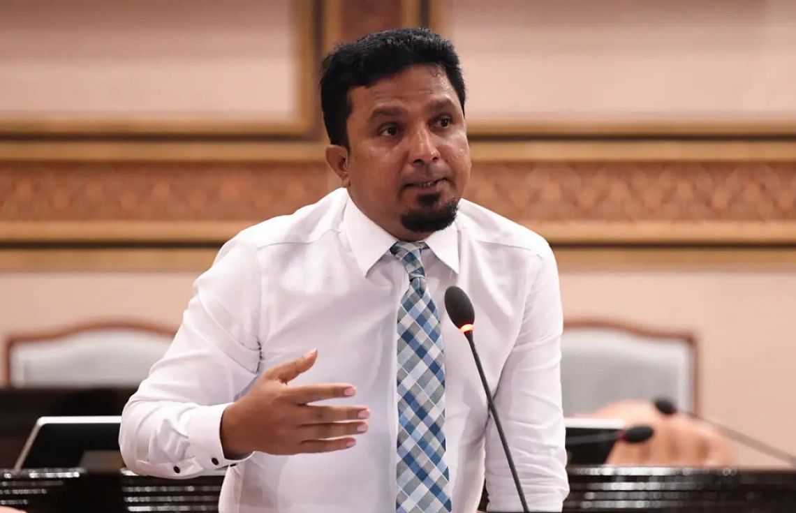 ރާއްޖޭގެ ތަސައްވުރު ހަޑިކުރަން އުޅޭކަމަށް ވިދާޅުވެ، އެމްޑީޕީގެ މުޒާހަރާތަކަށް ޒަރީރުގެ ފާޑުކިޔުން!