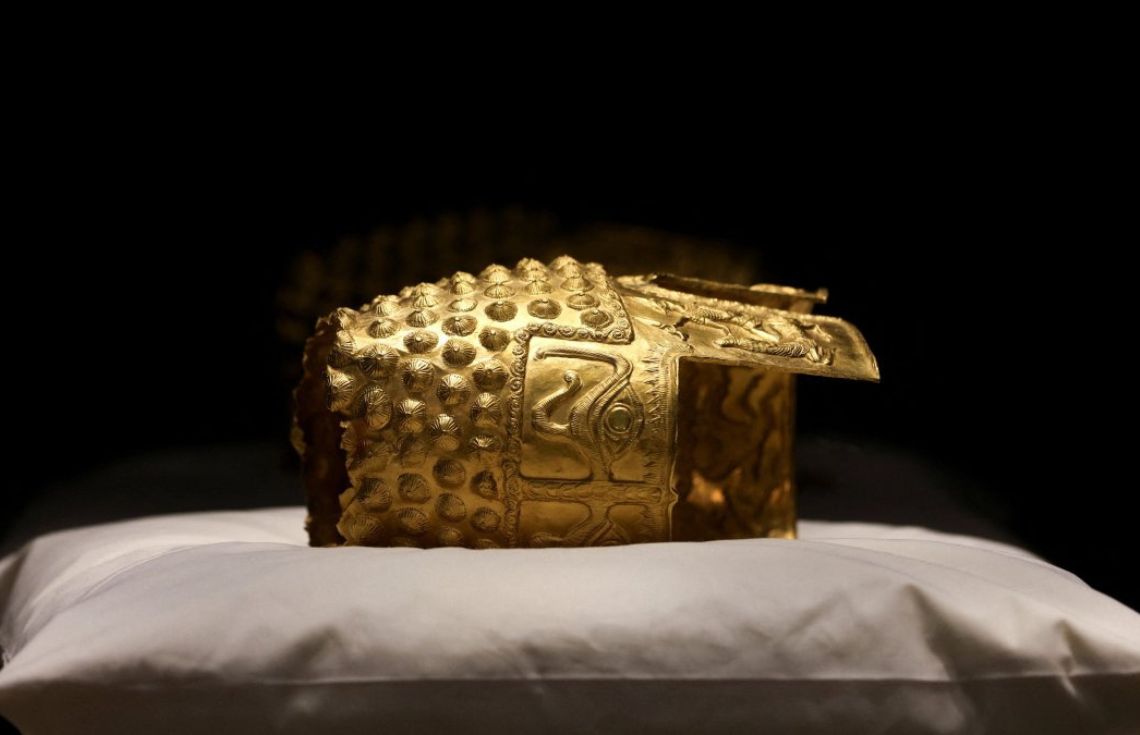 ވަގަށް ނަގާފައިވާ ރަން ހެލްމެޓް އަނބުރާ ރޫމޭނިއާއަށް ގެންގޮސްފި