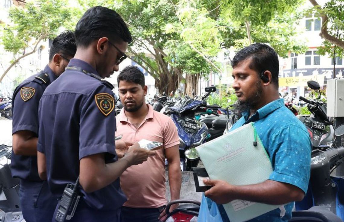 މަޢުލޫމާތު ފުރިހަމަނުކުރާ ބިދޭސީން އަންނަ މަހުގެ 2 އިން ފެށިގެން ޑީޕޯޓްކުރަނީ