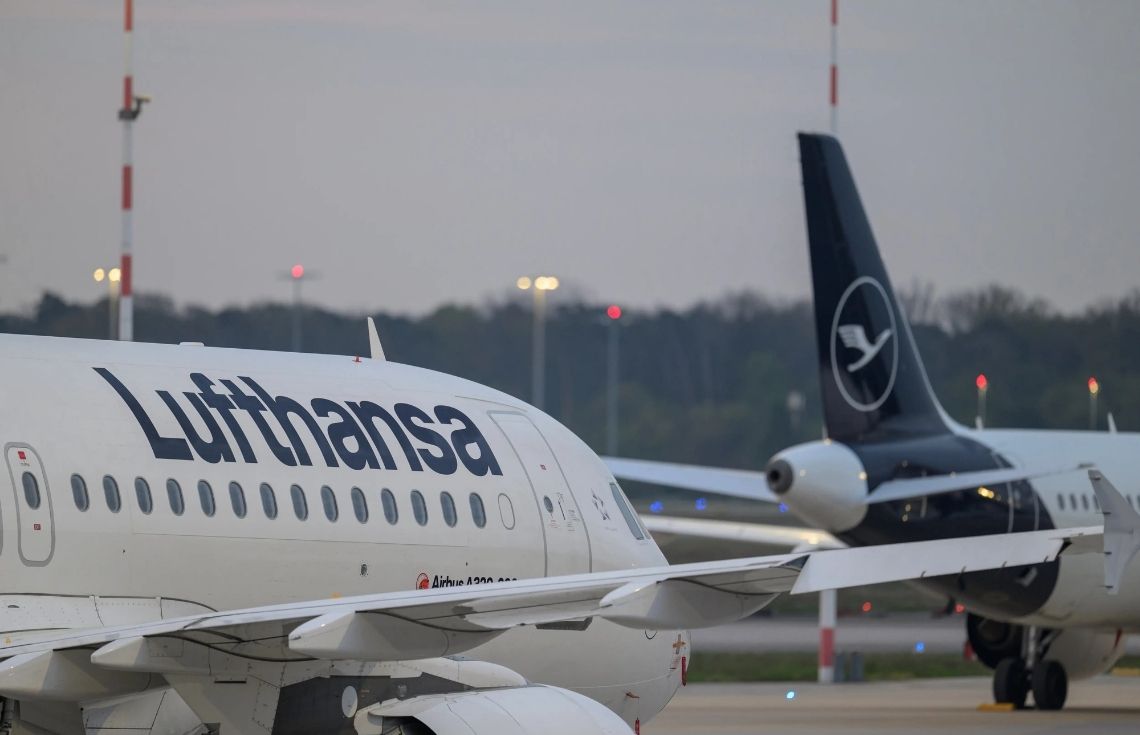 މެދު އިރުމަތީގެ ހަނގުރާމައާއި ގުޅިގެން ތެލުގެ ދަތިކަން ކުރިމަތިވެ ލުފްތަންސާގެ 20،000 ފްލައިޓް ކެންސަލްކޮށްފި