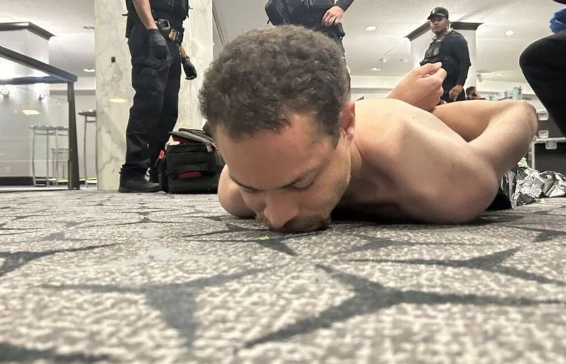 ވައިޓް ހައުސްގެ ފަރިއްކޮޅުގައި ހިންގި ބަޑީގެ ހަމަލާގެ ތުހުމަތުކުރެވޭ މީހާގެ ފޮޓޯ ޓްރަމްޕް އާންމުކުރައްވައިފި