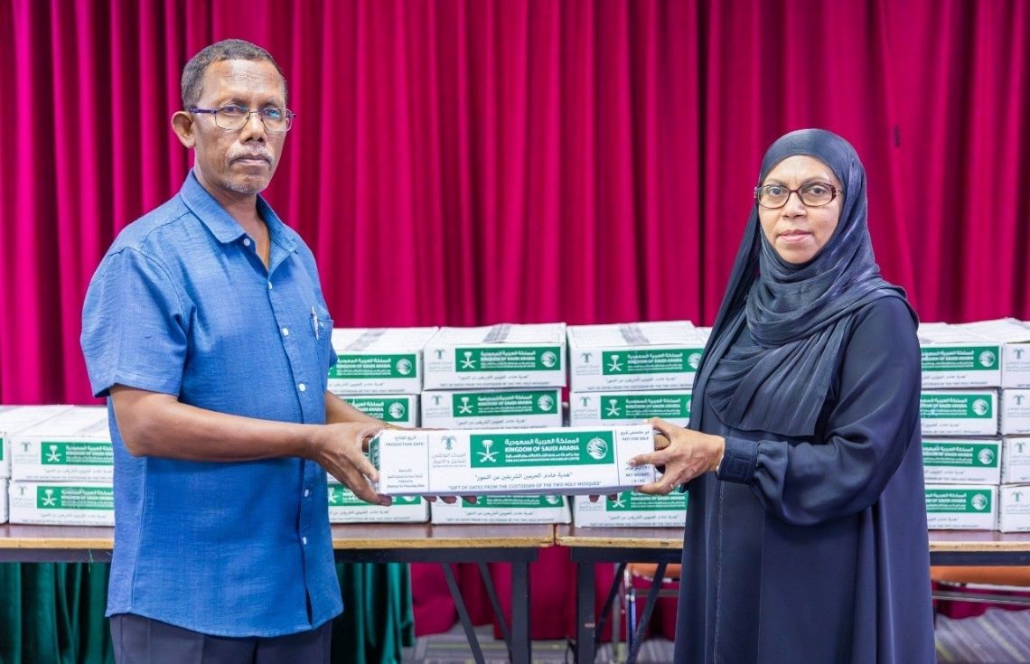 ސަޢުދީ ޢަރަބިއްޔާއިން ރާއްޖެއަށް ހަދިޔާކުރި 50 ޓަނުގެ ކަދުރު ބަހަން ފަށައިފި