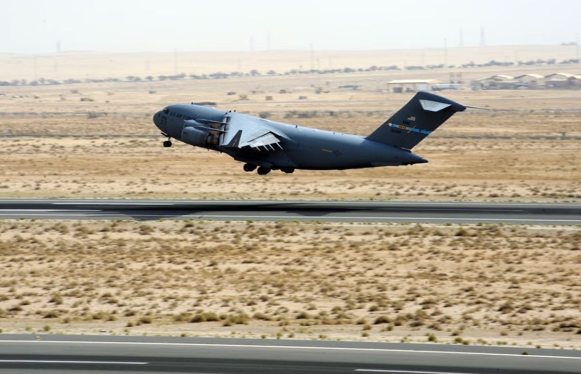 އެމެރިކާއިން އަނެއްކާވެސް މެދުއިރުމައްޗަށް އަސްކަރީ ސާމާނު އުފުލަން ފަށައިފި