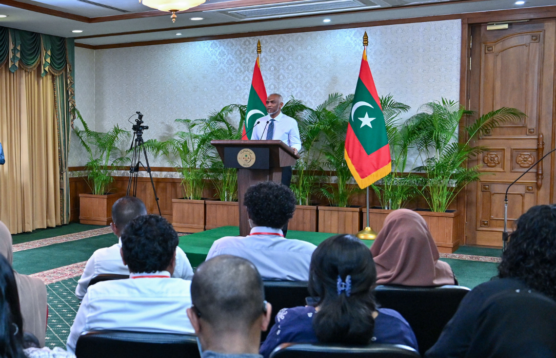 ރައީސުލްޖުމްހޫރިއްޔާ ނޫސްވެރިންނާ ބައްދަލުކުރެއްވުން