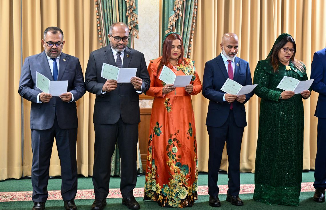 ވަޒީރުންގެ މަޖިލީހަށް ގެންނެވި ބަދަލުތަކާއެކު އައްޔަންކުރެއްވި 14 ވަޒީރުންނަށް ރުހުންދޭން ކޮމިޓީން ފާސްކޮށްފި