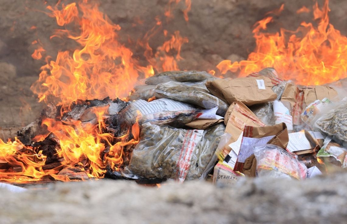 ފުލުހުންގެ ބެލުމުގެދަށުގައި ހުރި 185 ކިލޯއަށްވުރެ ގިނަ މަސްތުވާތަކެތި ނައްތާލައިފި