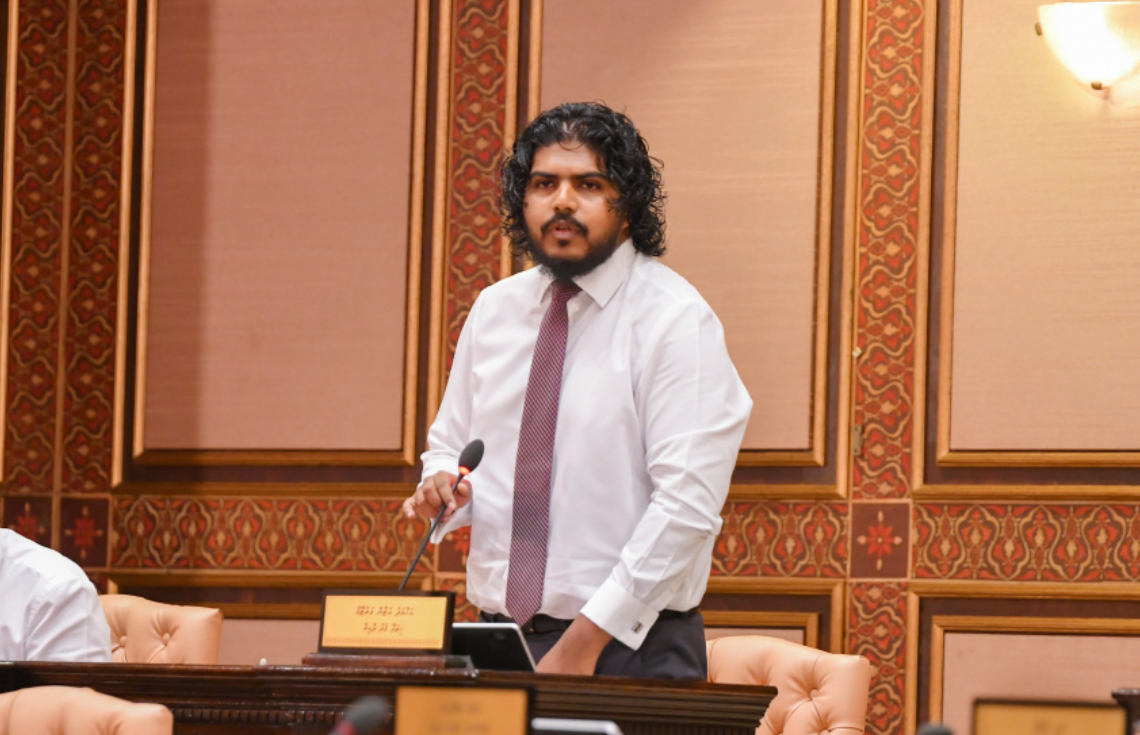 ރައީސް ޞާލިޙާ ކުރެއްވީ ސުވާލެއް، ތުހުމަތެއް ނުކުރަން: އަޒާން